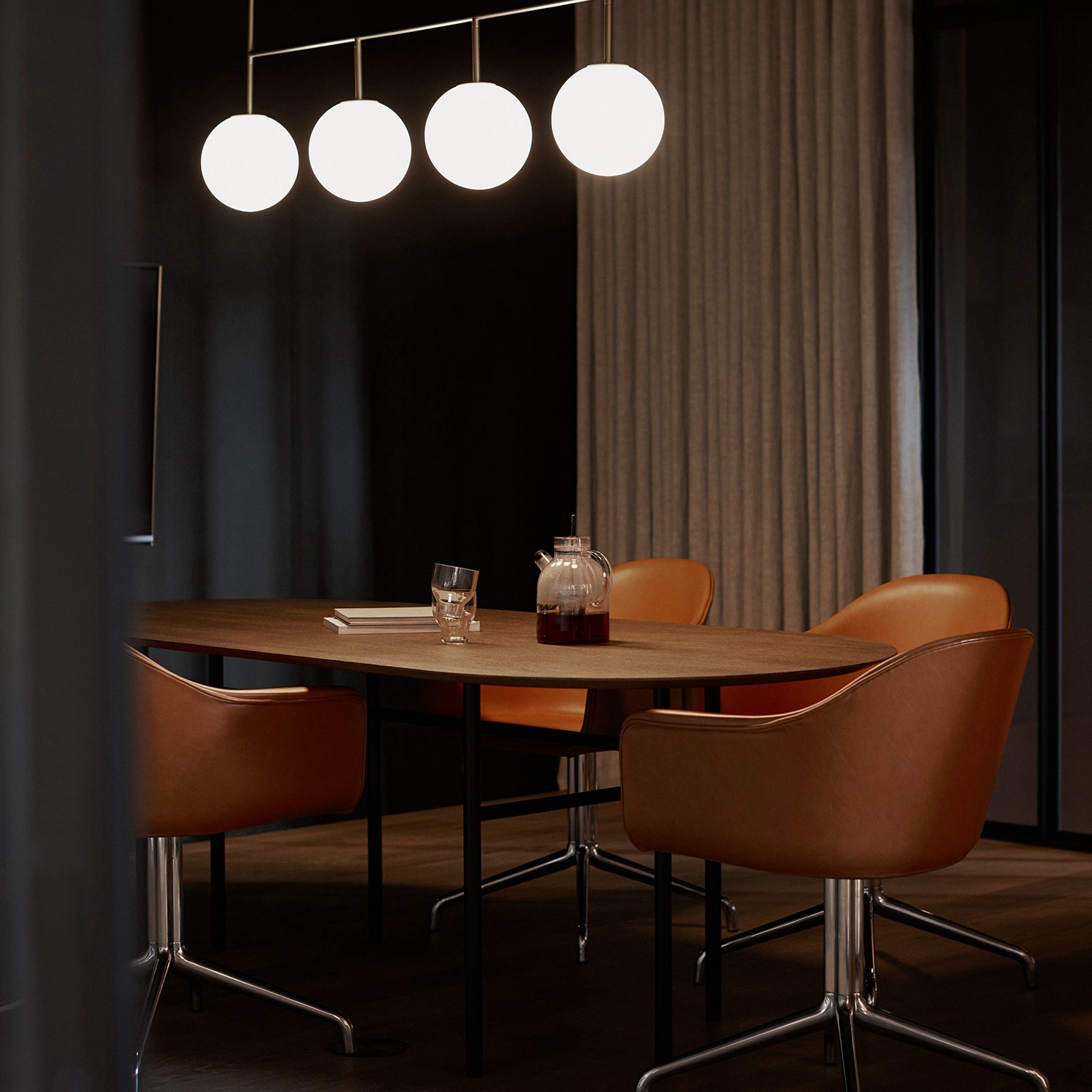 Snaregade Oval Table - The Design Choice