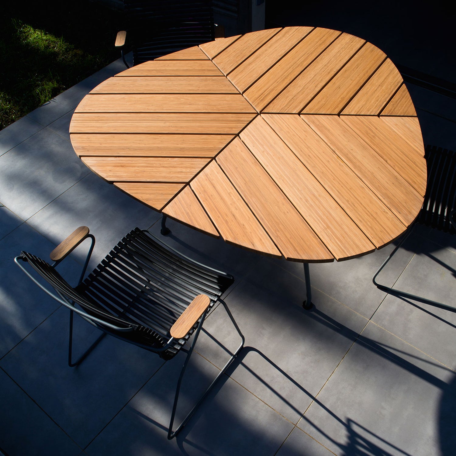 Leaf Dining Table - The Design Choice