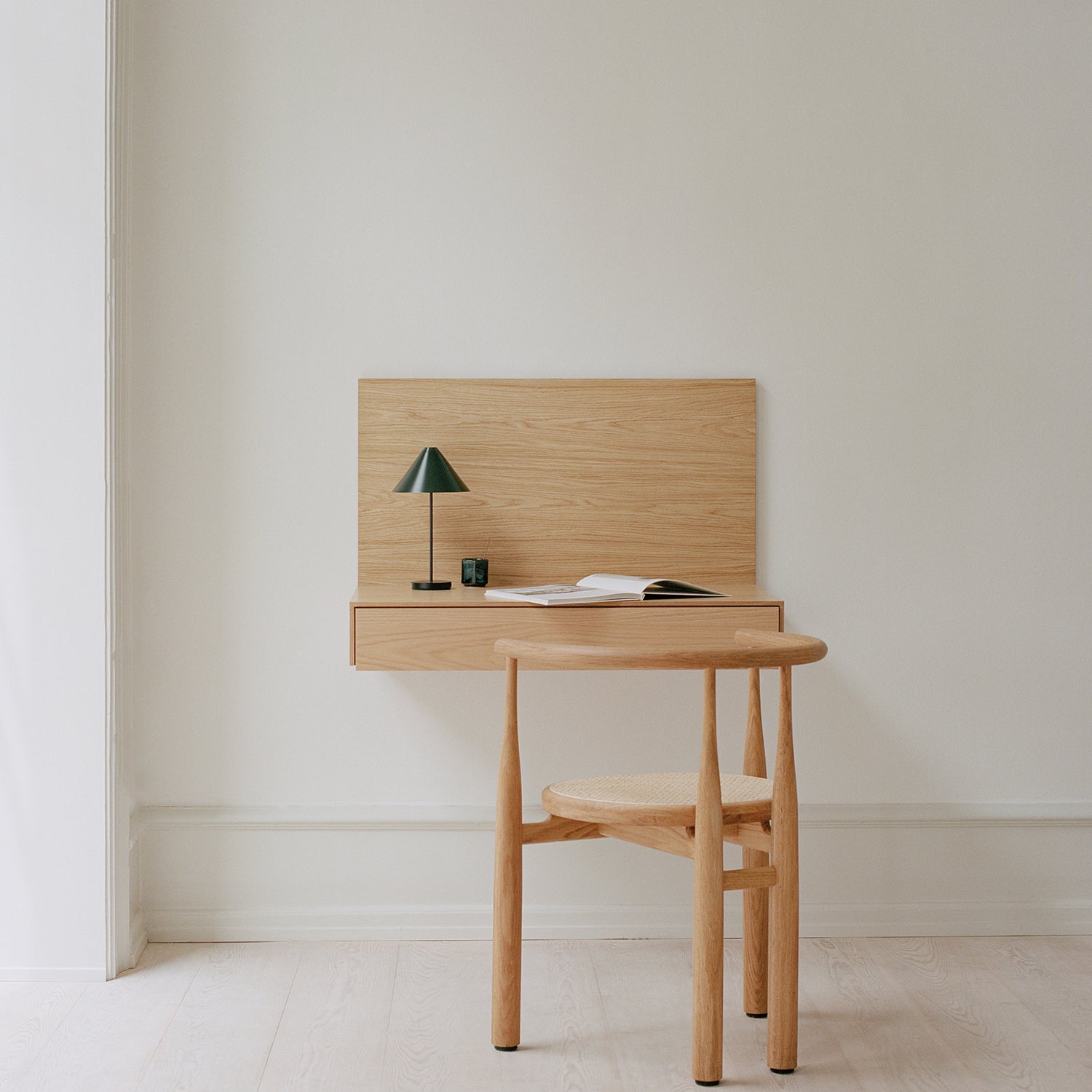 Tana Wall Mounted Desk - The Design Choice