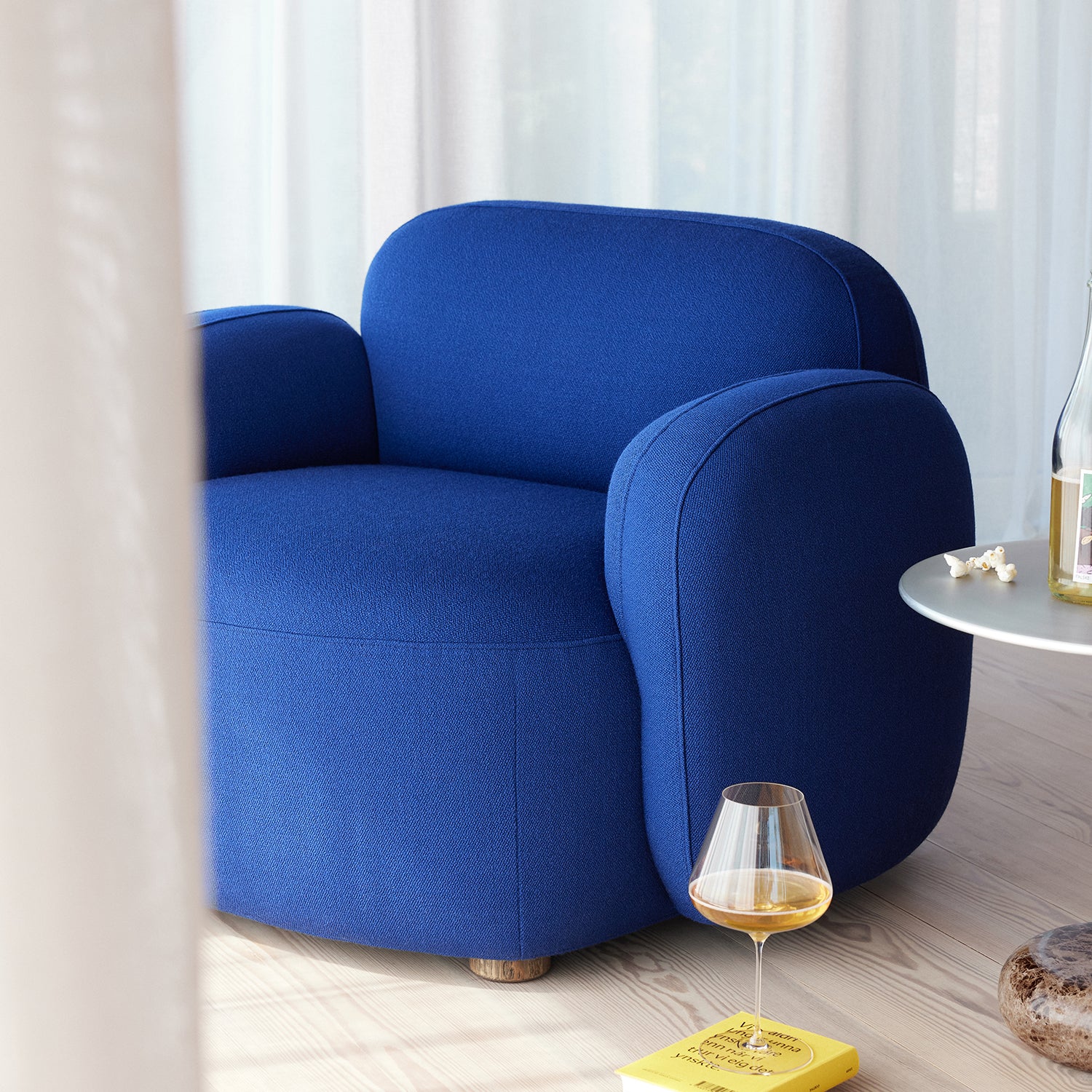 Gem Lounge Chair w/Armrests - The Design Choice