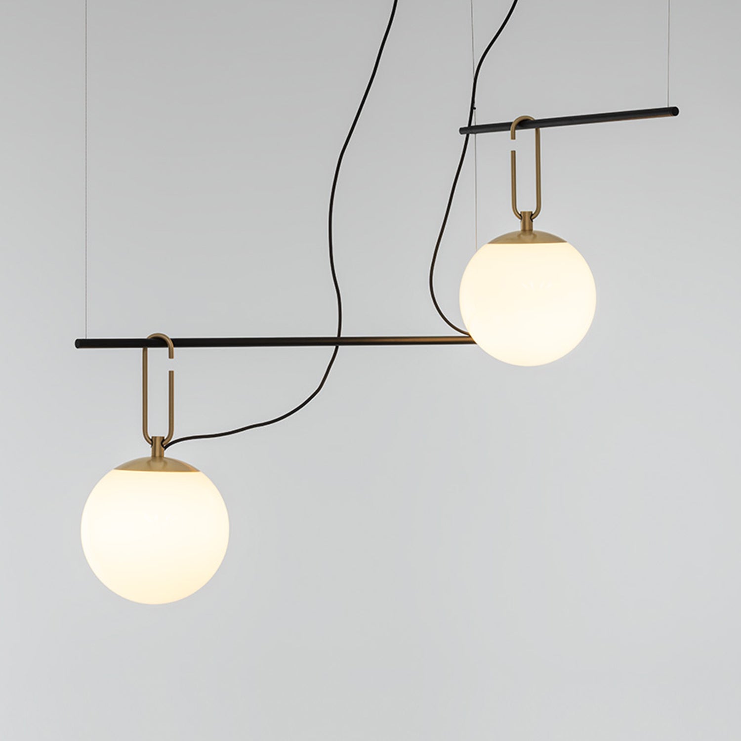 Artemide NH S3 Cluster Pendant light 2 arms detail shot