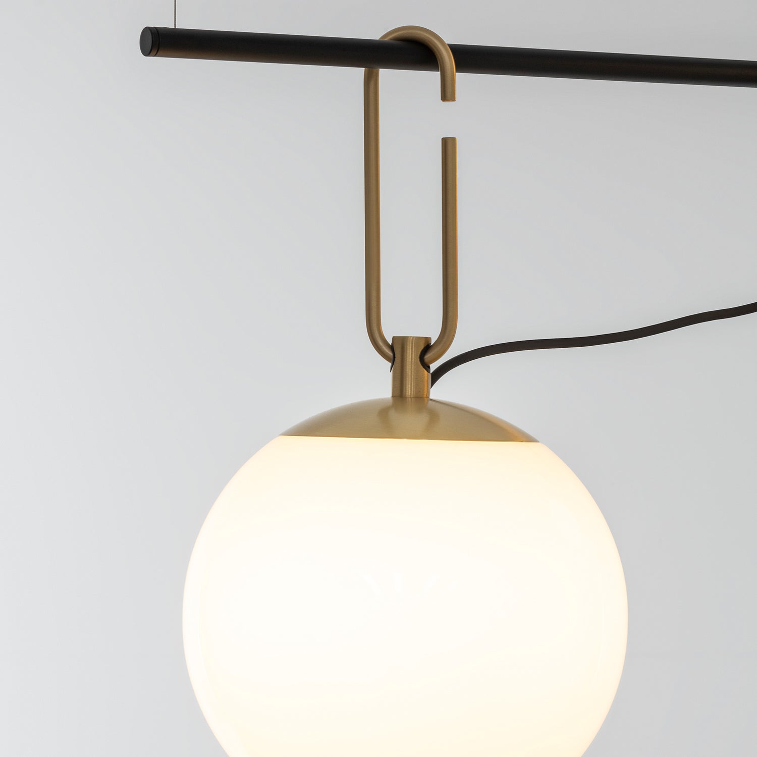 Artemide NH S3 Cluster Pendant light 2 arms detail shot