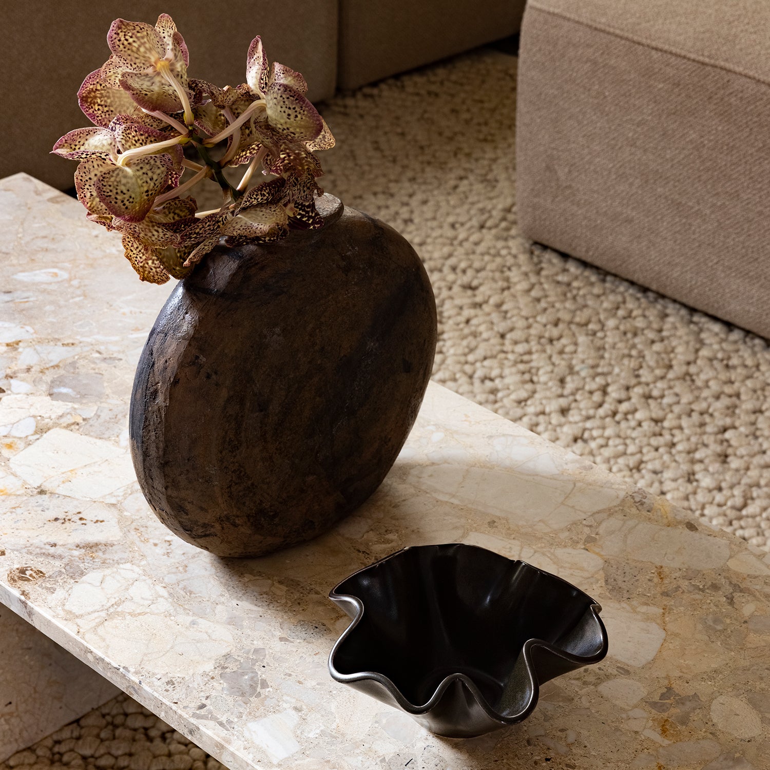 Androgyne Lounge Table Stone - The Design Choice