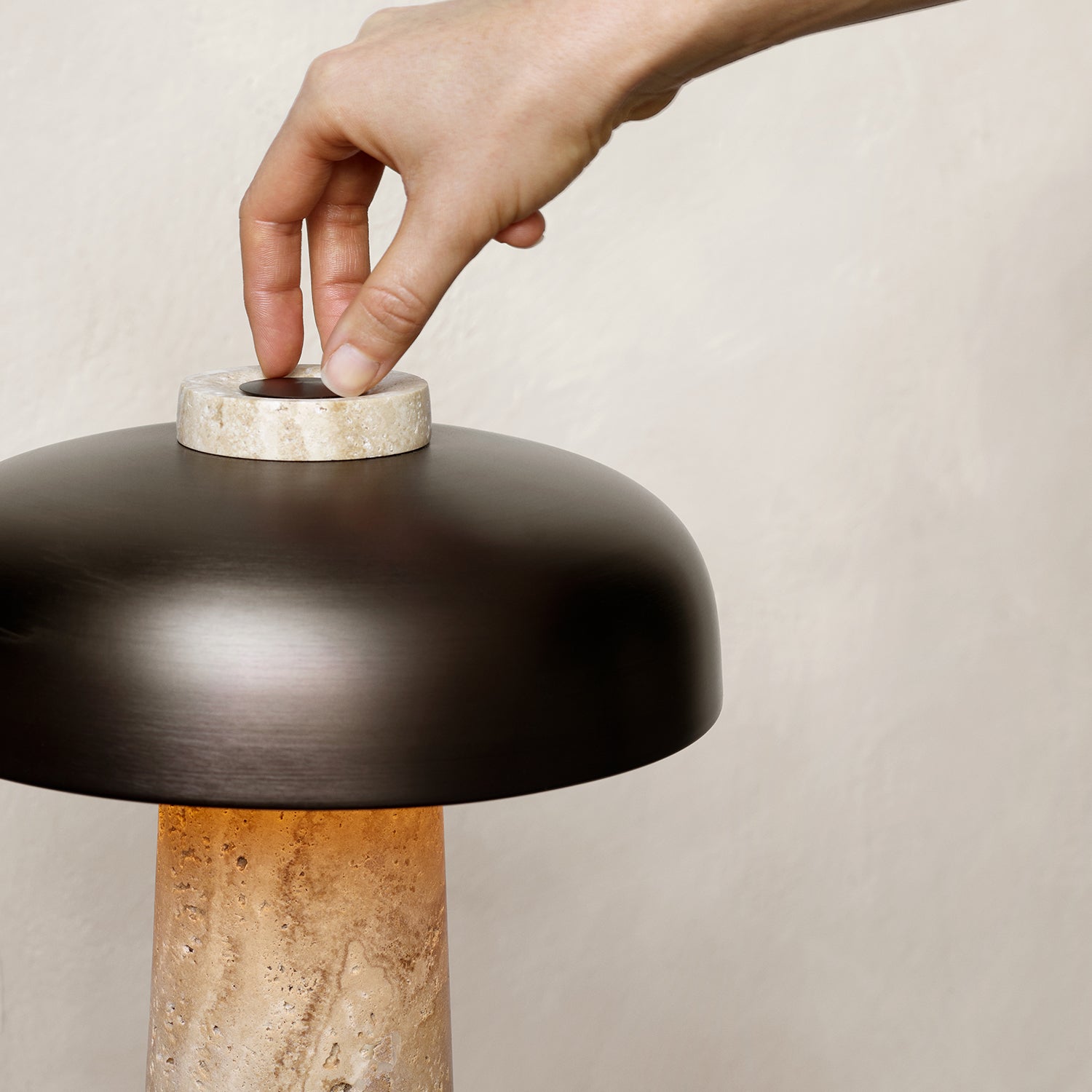 Reverse Table Lamp - The Design Choice