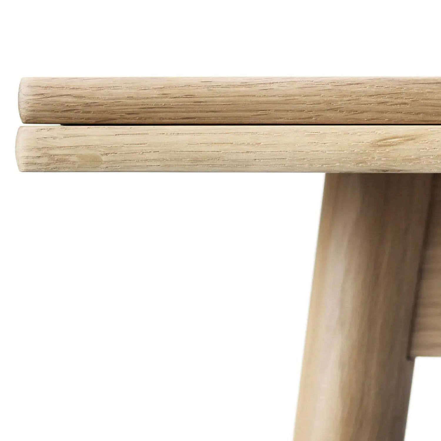 FDB Møbler C35 Extendable dining table detail shot