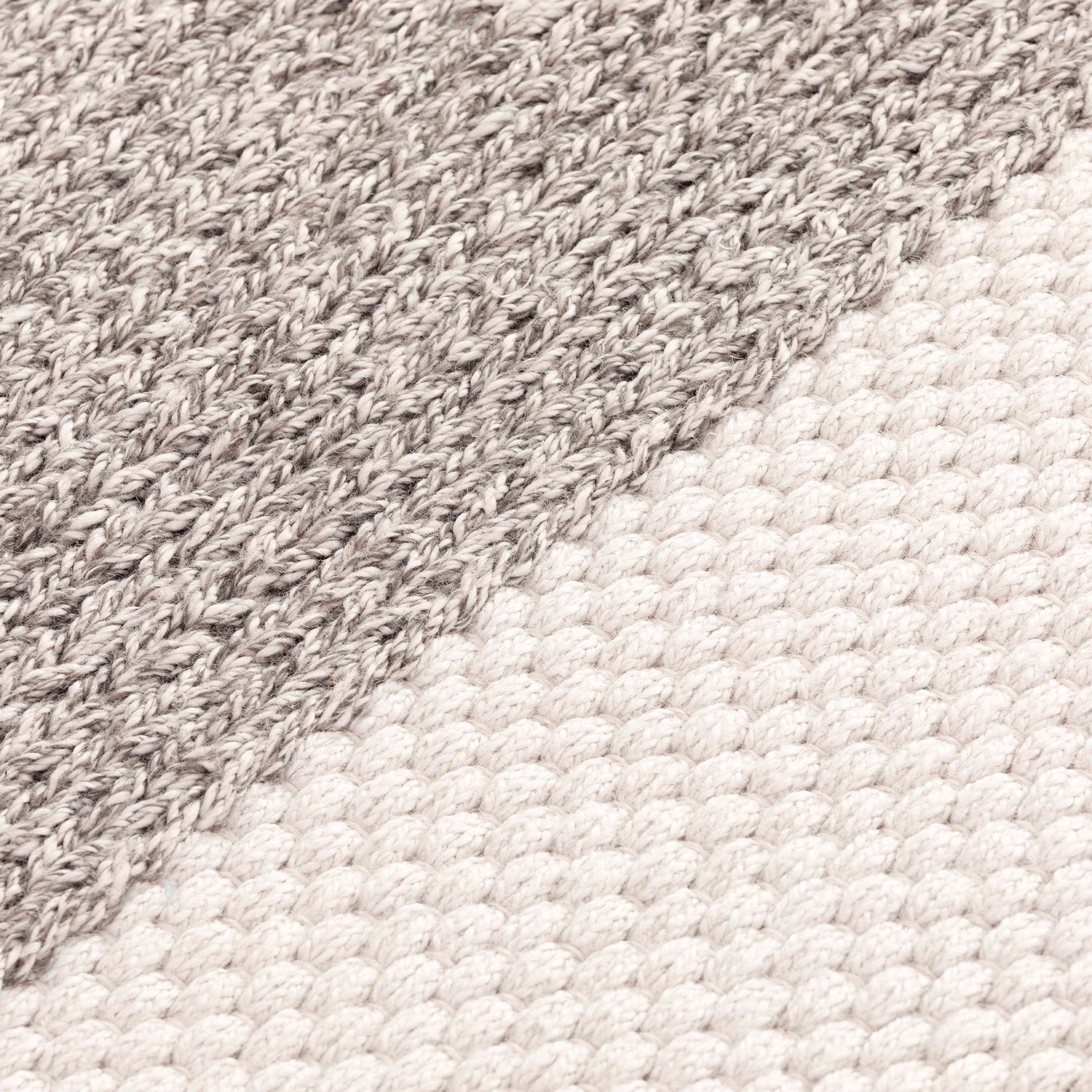 Gan Mangas Outdoor 1 rug in white detail shot