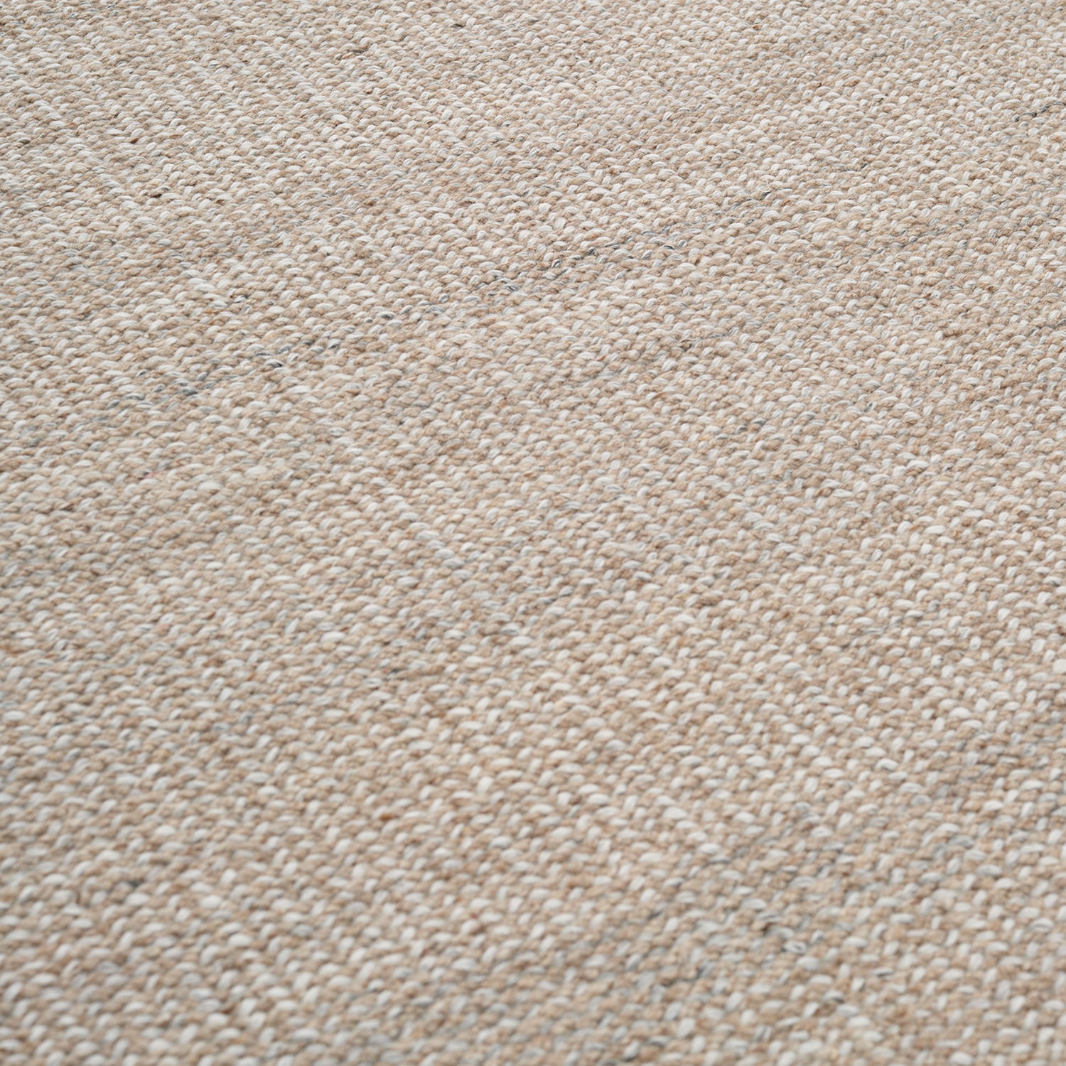 Linie Design Ash Melange outdoor rug in earth detail shot