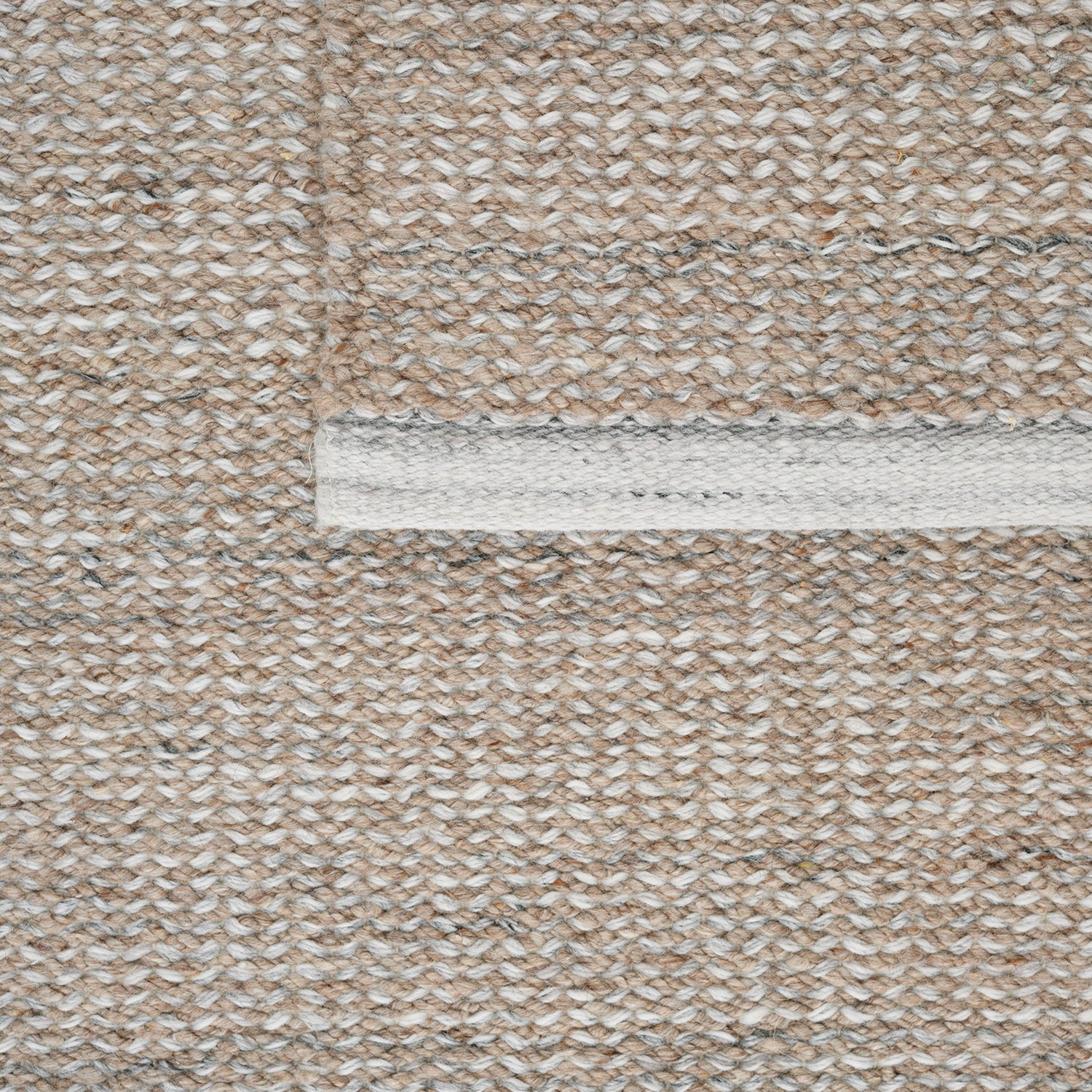 Linie Design Ash Melange outdoor rug in earth detail shot