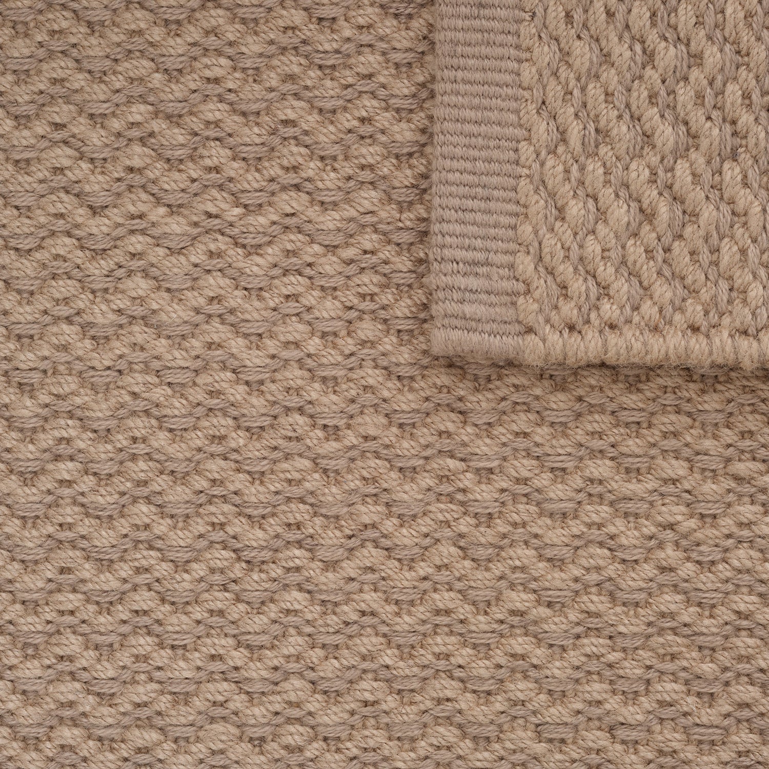 Linie Design Helix Haven outdoor rug in earth details shot