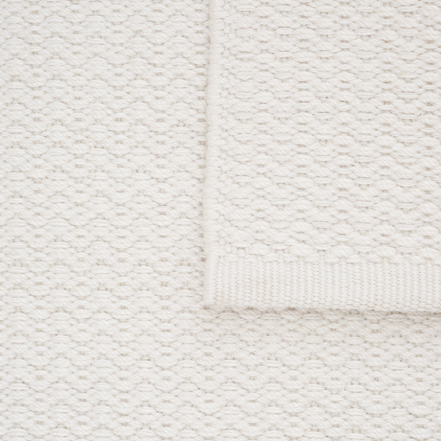 Linie Design Helix Haven outdoor rug in white detail shot