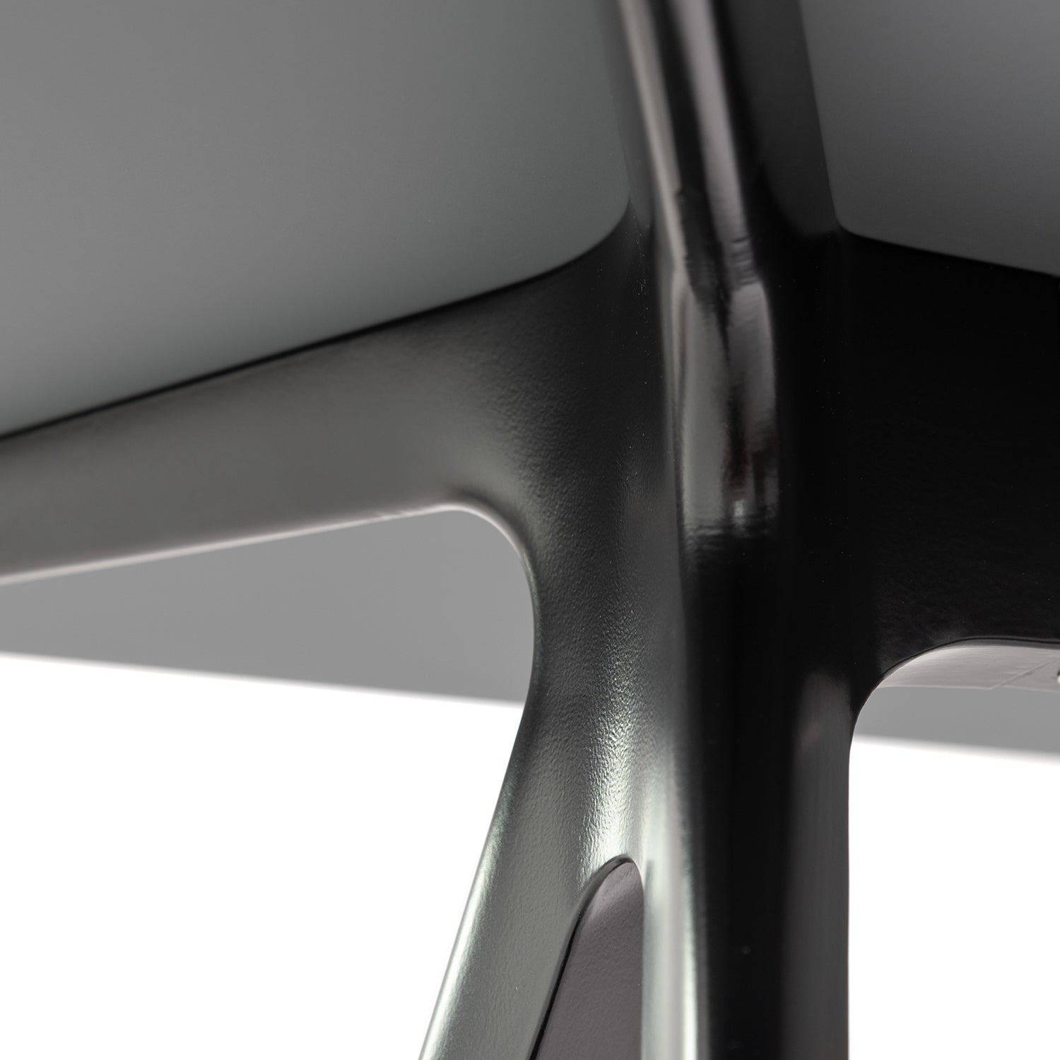 Magis Baquette table detail shot - The Design Choice