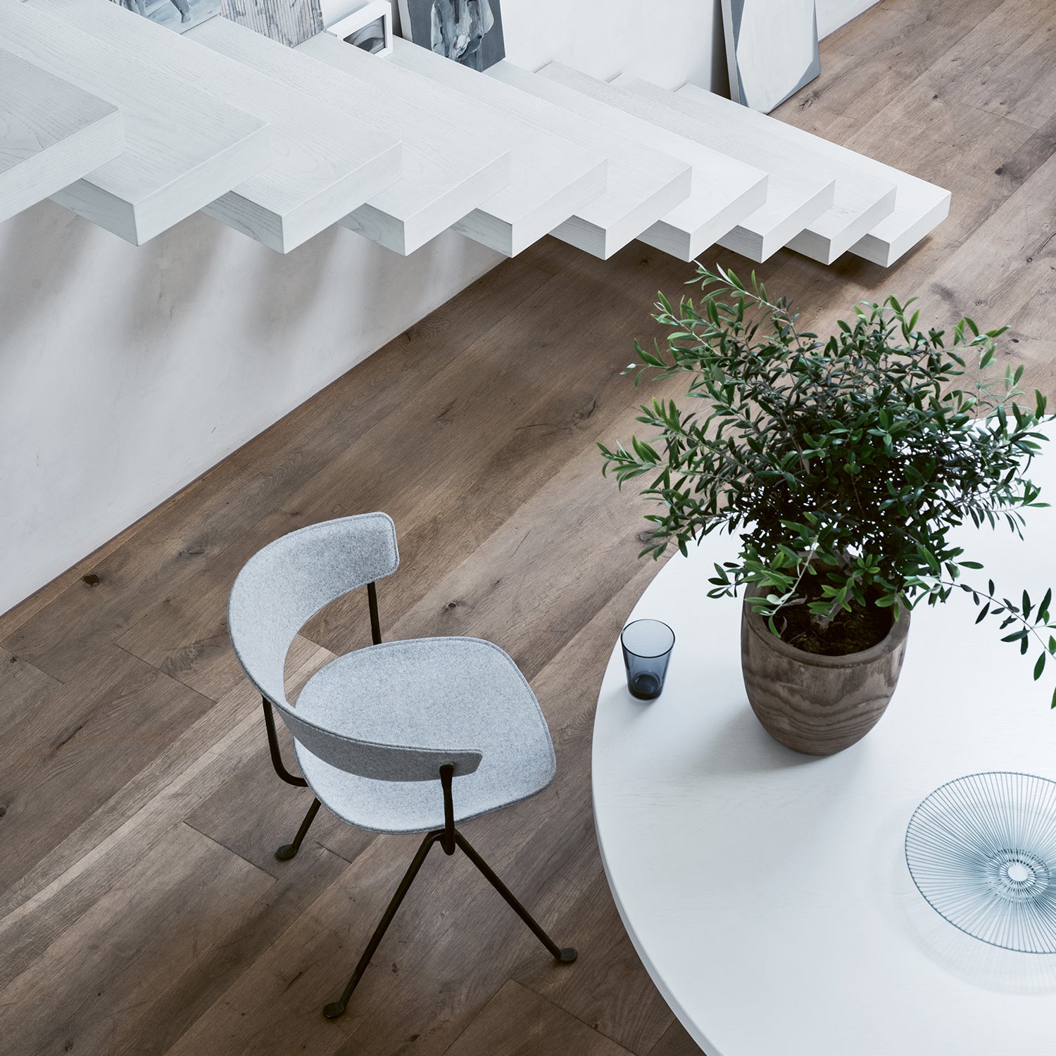 Magis Officina upholstered chair in Kvadrat Divina melange light grey ambience image