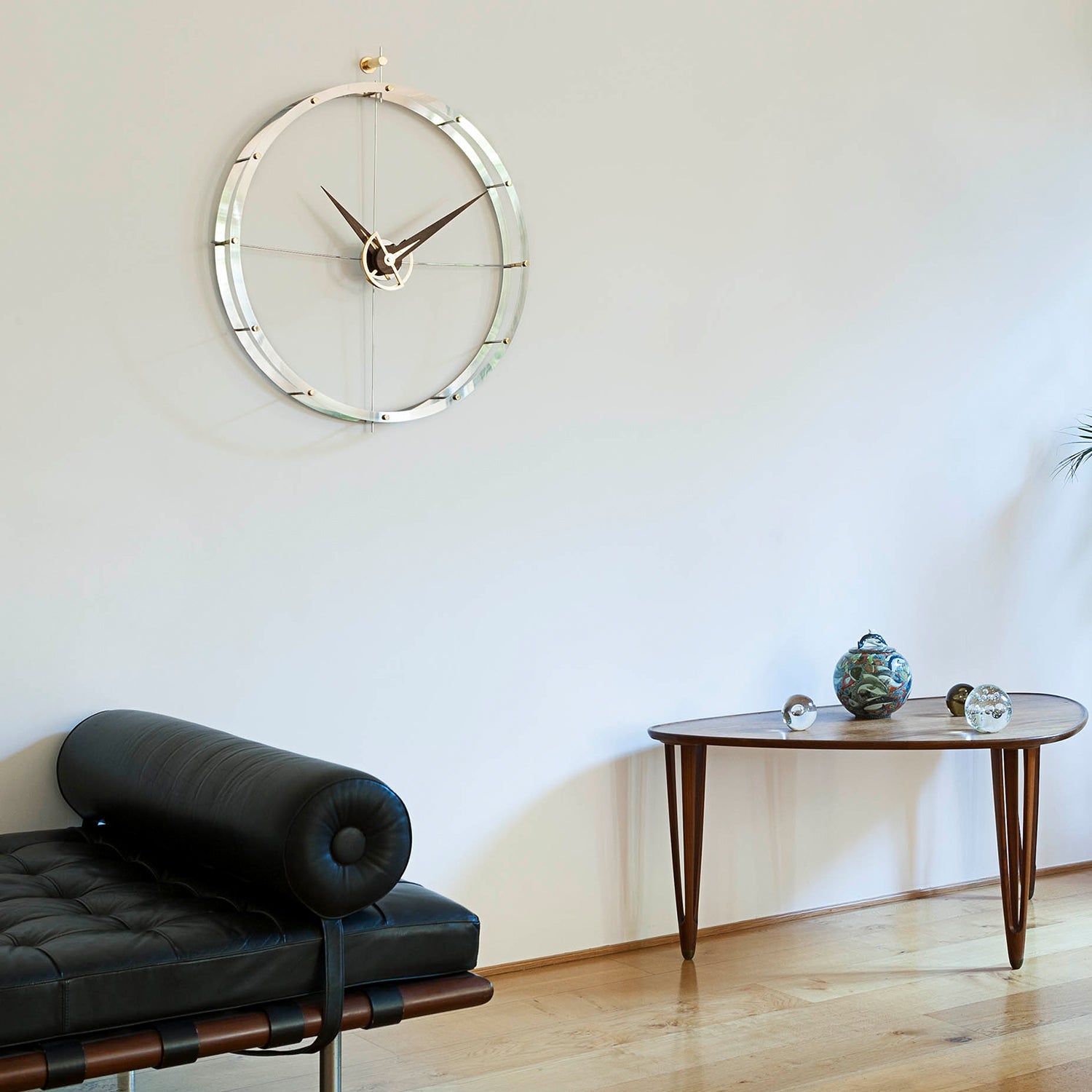 Nomon Doble O wall clock in steel and brass ambience image