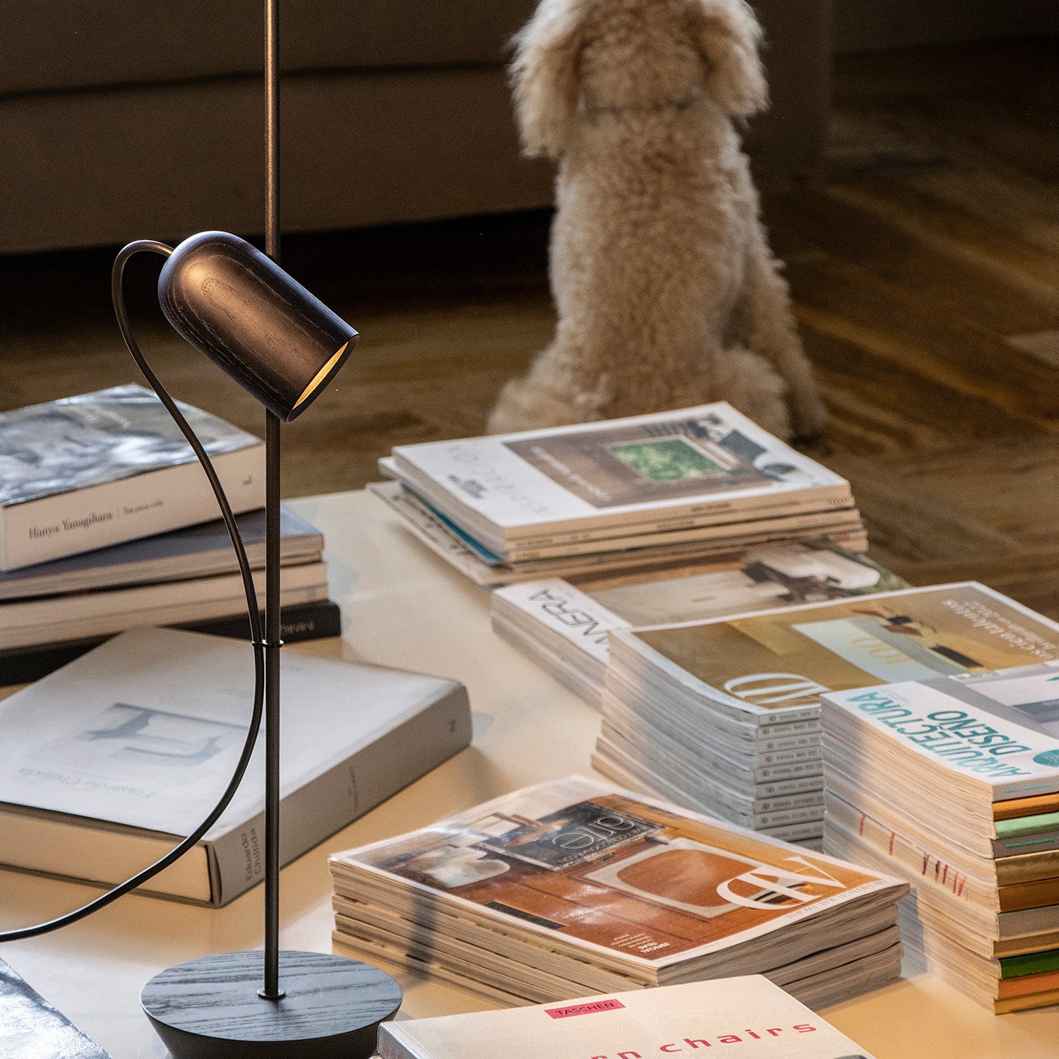 Nomon Sombremesa Table Lamp in black ash and graphite