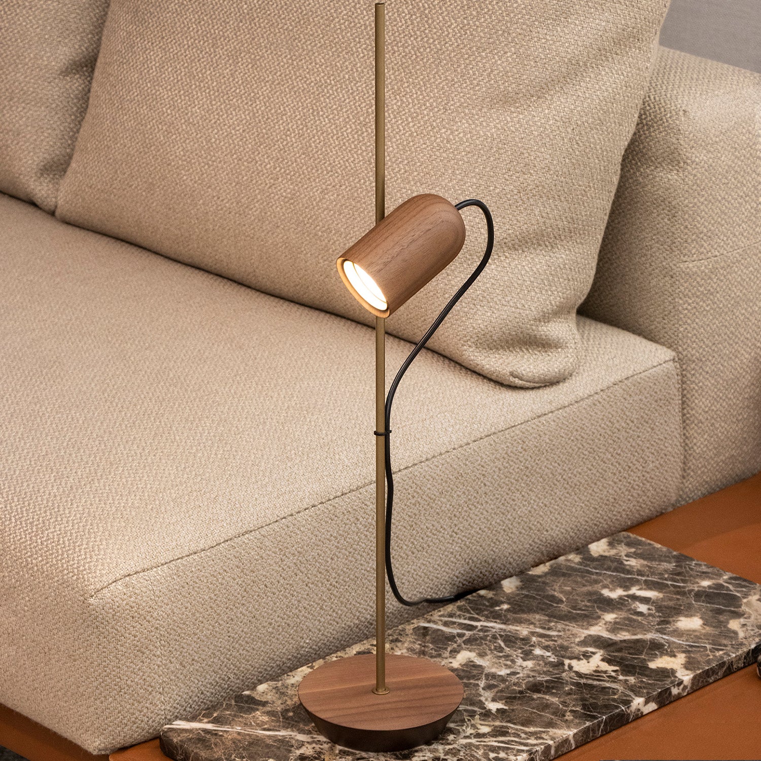 Nomon Sombremesa Table Lamp in walnut and brass