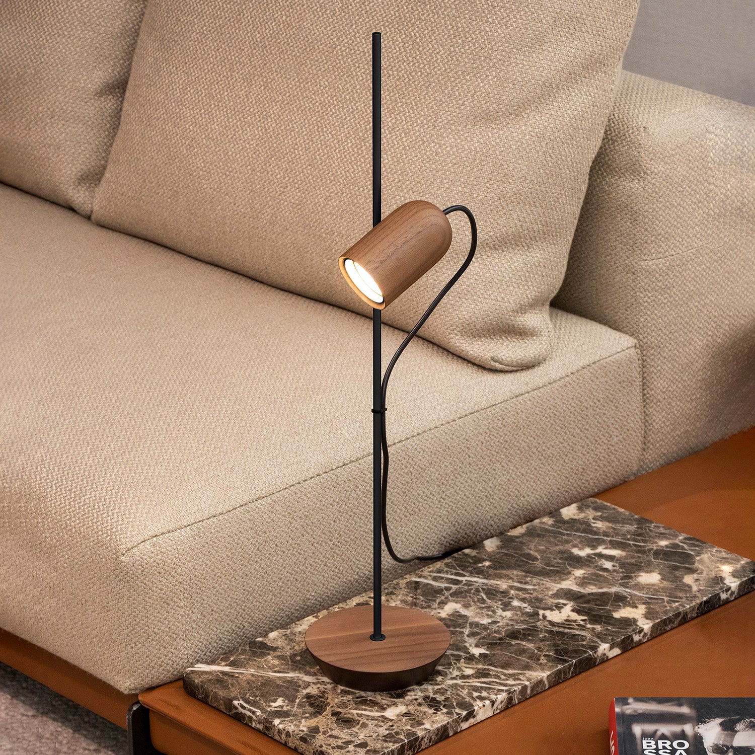 Nomon Sombremesa Table Lamp in walnut & graphite