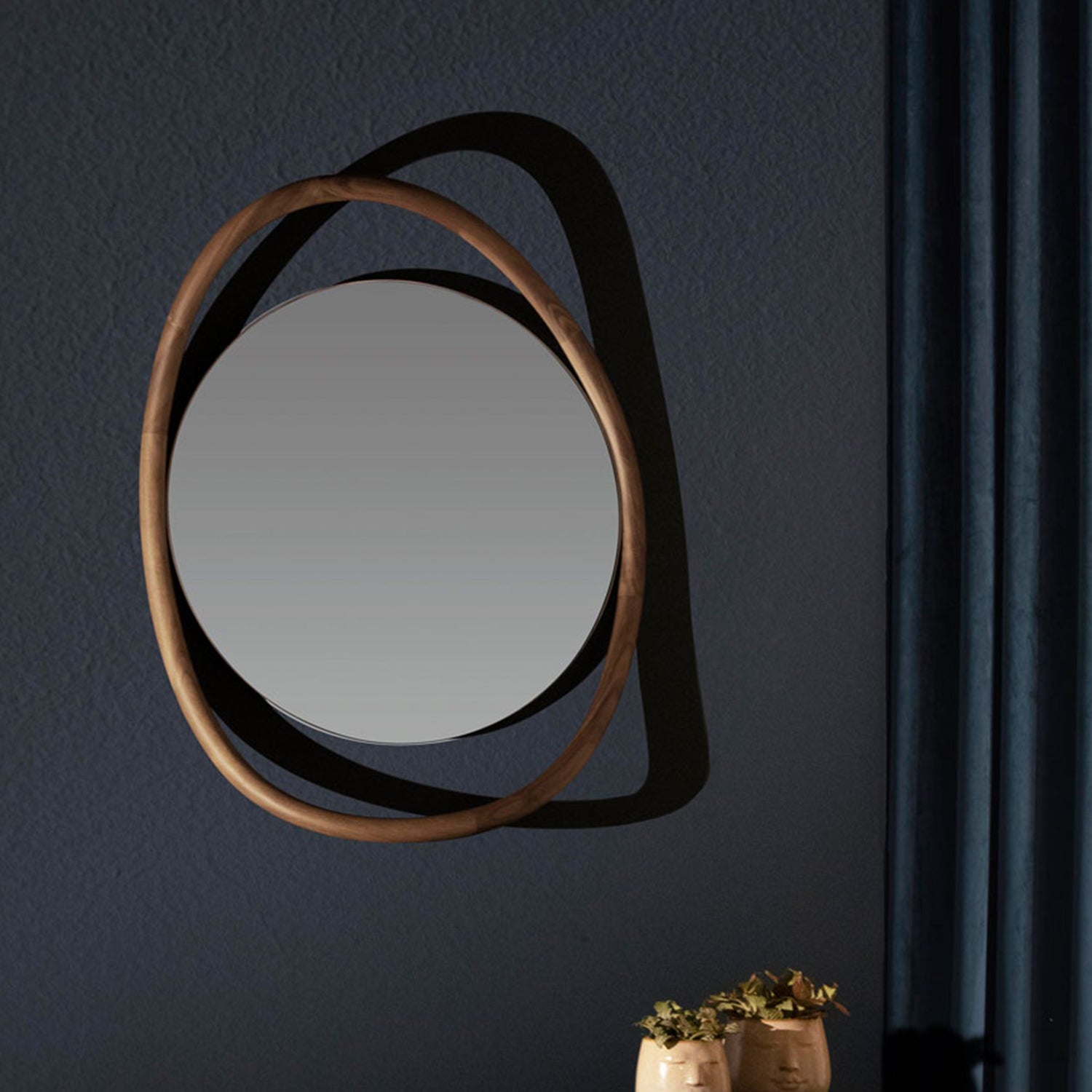 Nomon Espejo Unut Round Mirror in walnut