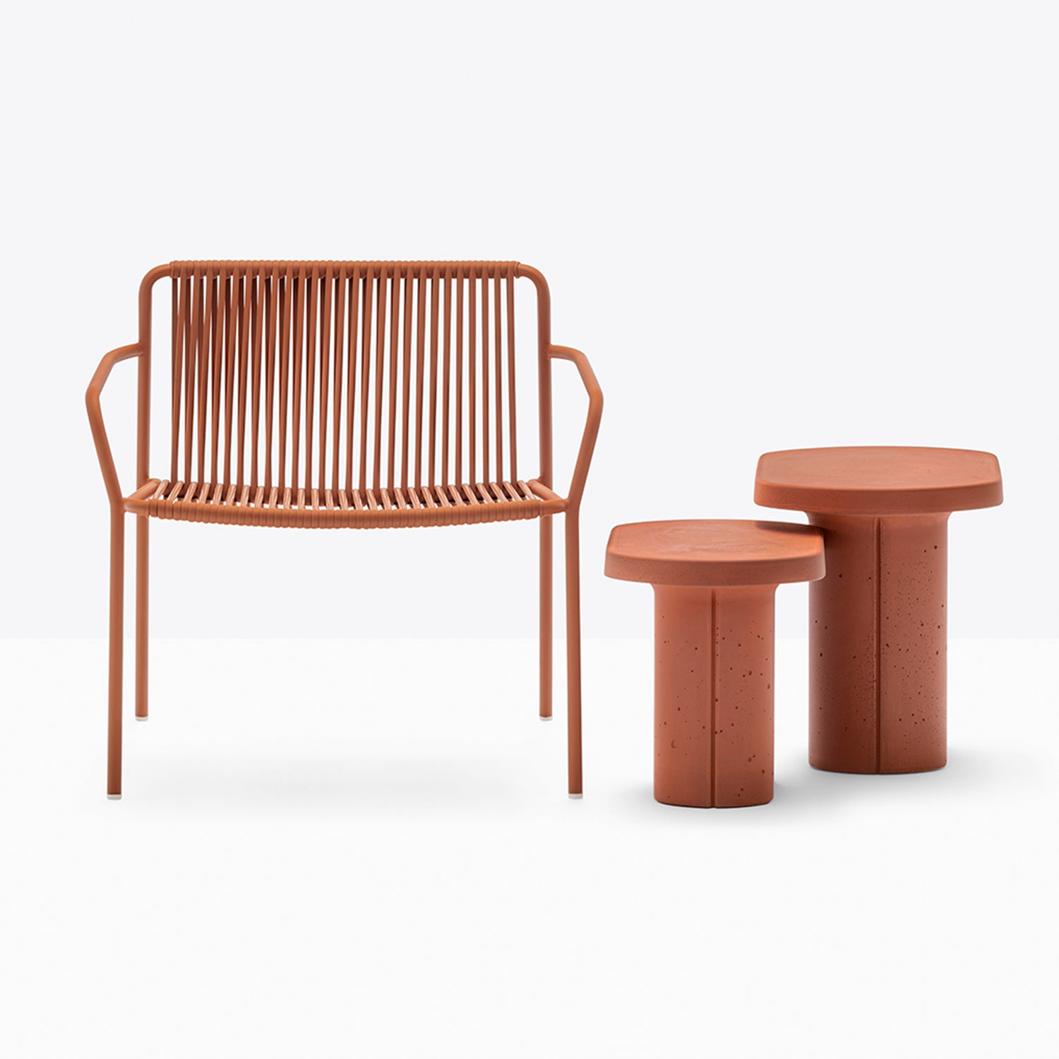 Pedrali Tribeca 3669 Lounge Chair in terracotta with Caementum side table