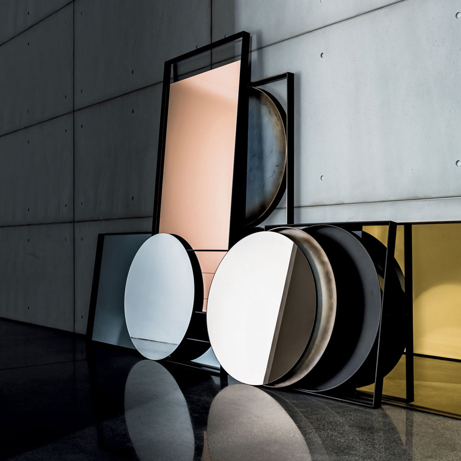 Sovet Italia Visual Linear mirror ambience image