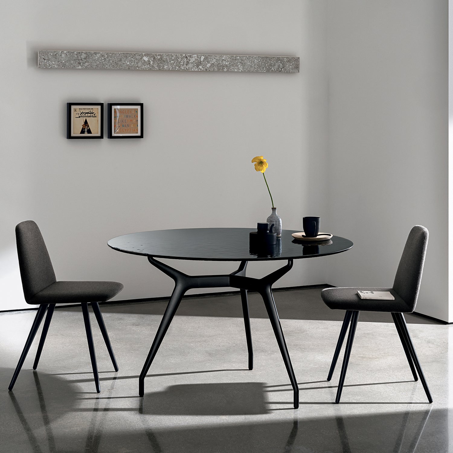 Sovet Italia Arkos Round Dining Table ambience image