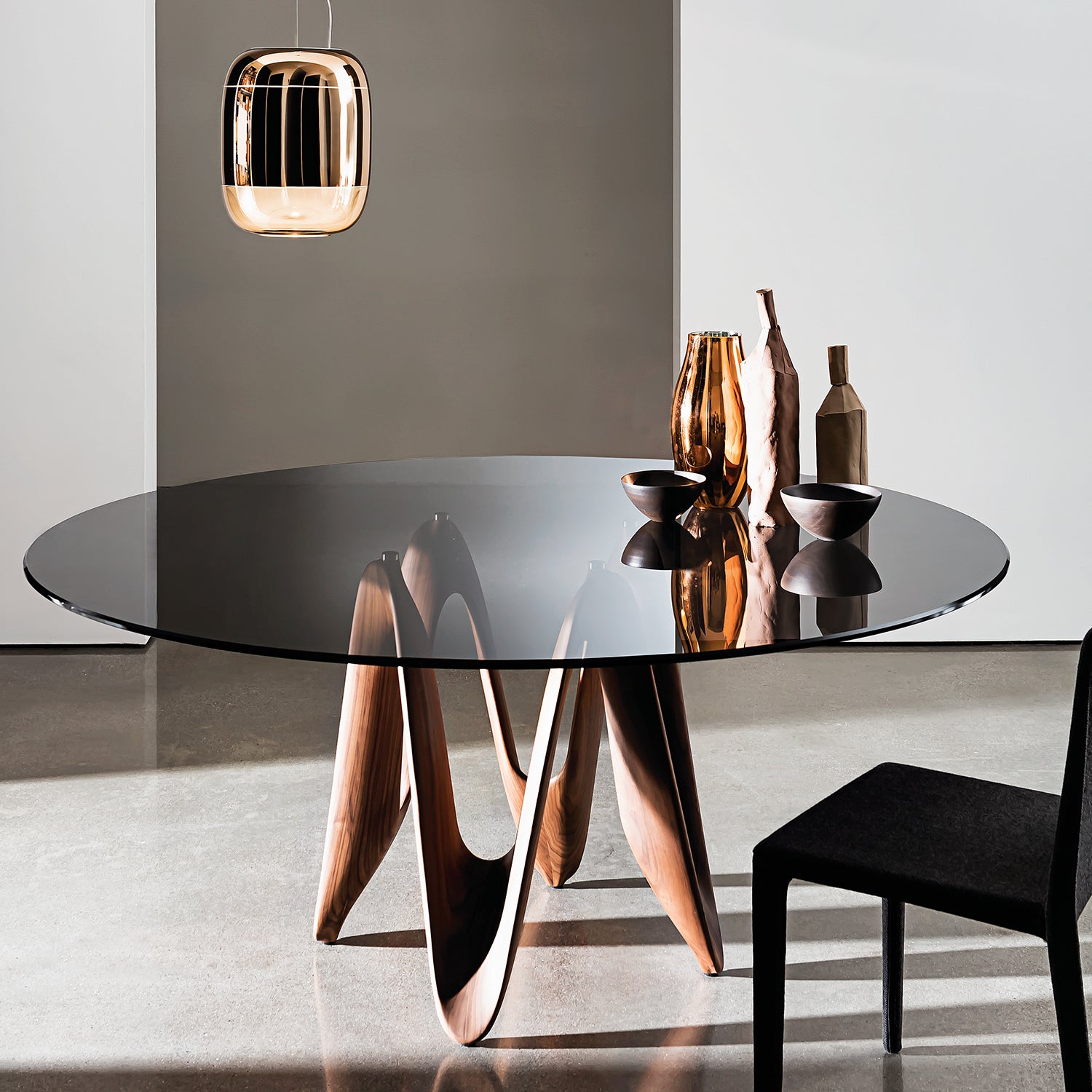 Sovet Italia Lambda Round Dining Table ambience image