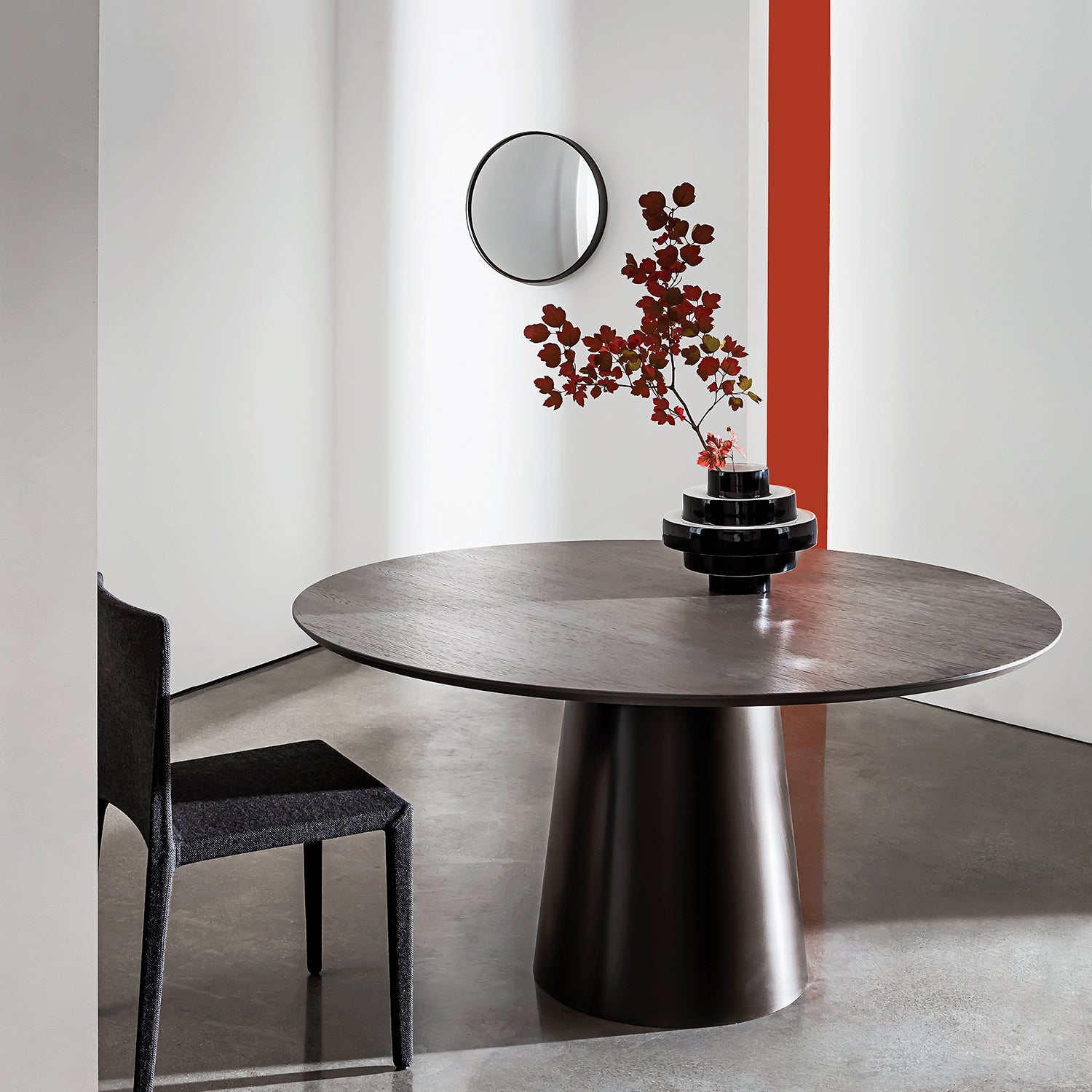 Sovet Italia Totem Wood round dining table ambience image