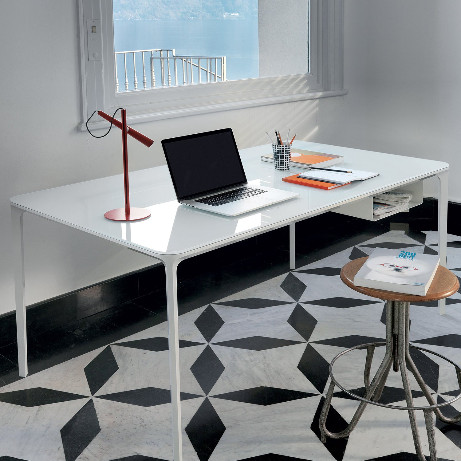 Sovet Italia Slim Office Desk ambience image