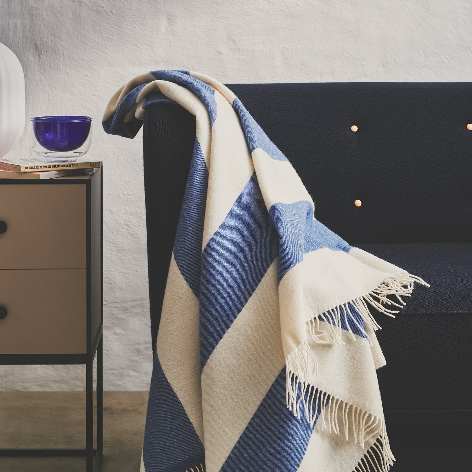 Silkeborg Ulspinderi The Sweater Throw in cobalt