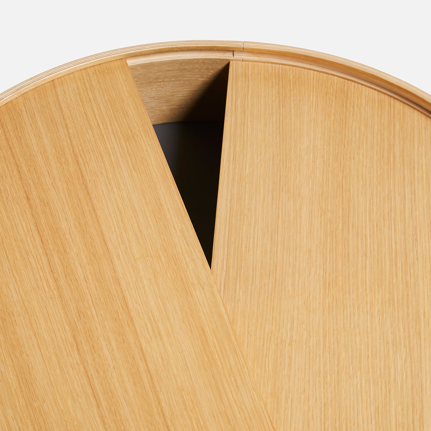 Woud Arc coffee table 66 cm in oak detail shot