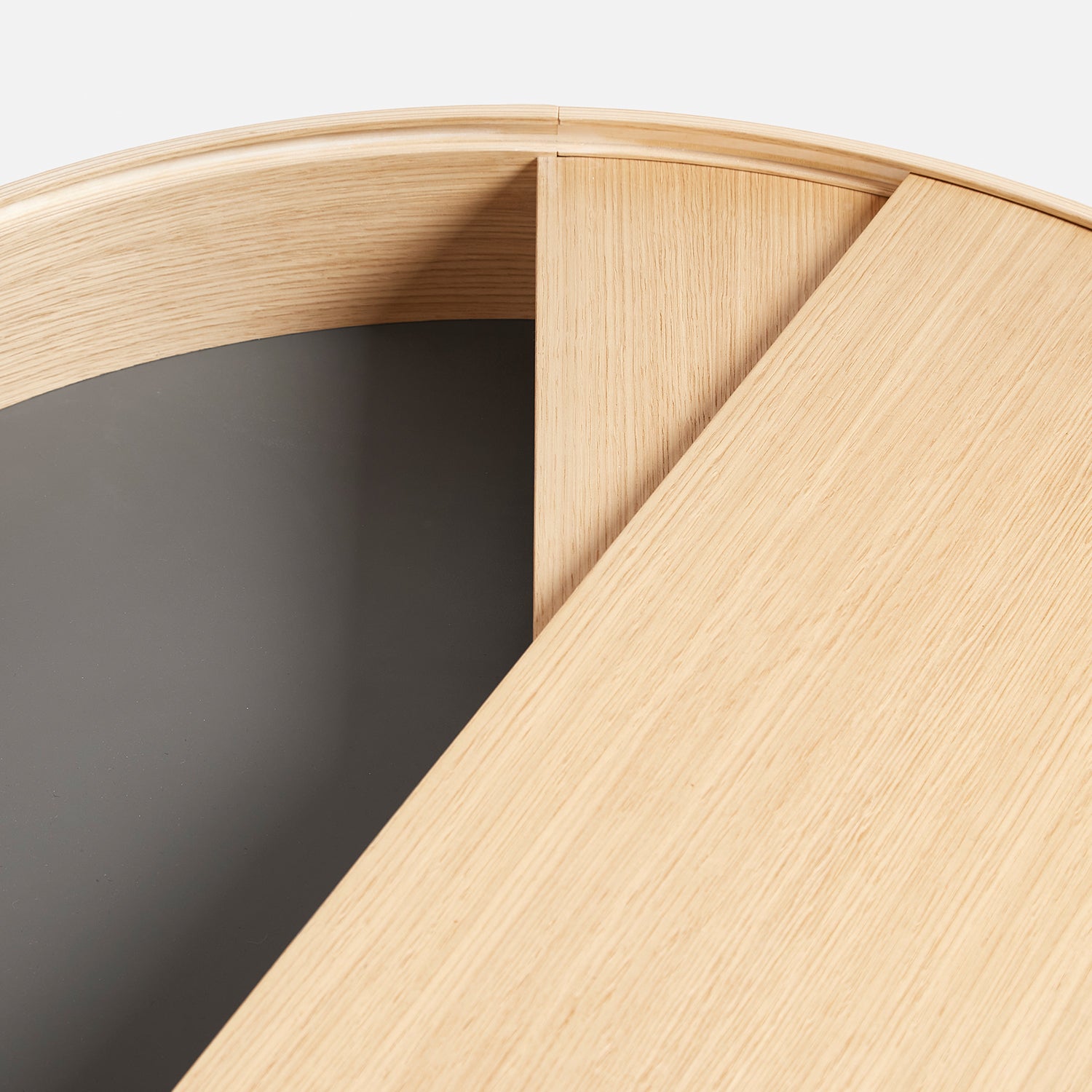 Woud Arc coffee table 66 cm in white oak detail shot