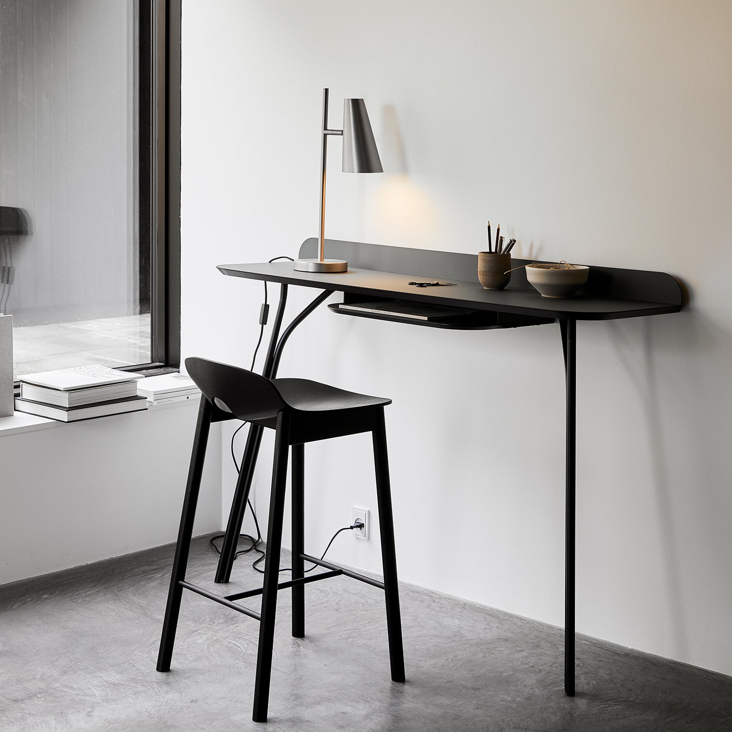 Woud Mono Counter Chair in black