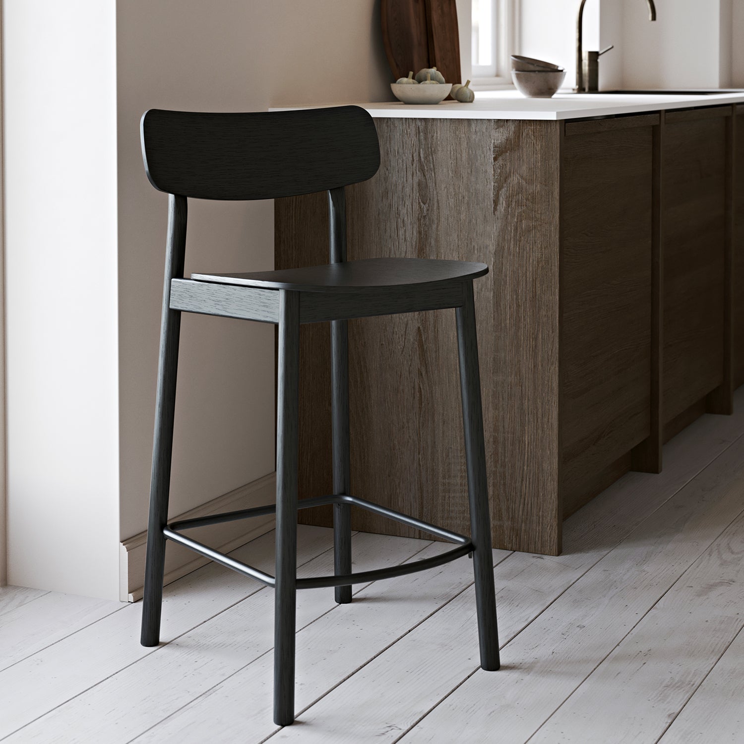 Woud Soma Counter Chair in black